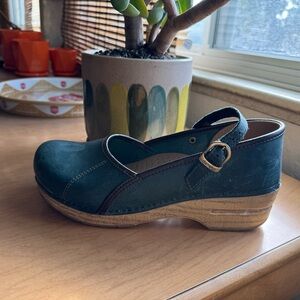 Dansko 40/9 oily leather green. gently used